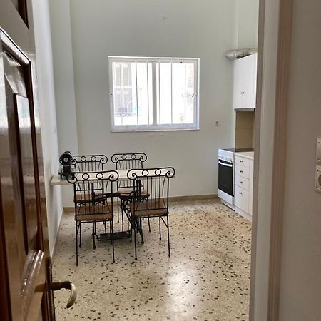 Graffiti Ground Floor Apartment เอเธนส์ ภายนอก รูปภาพ